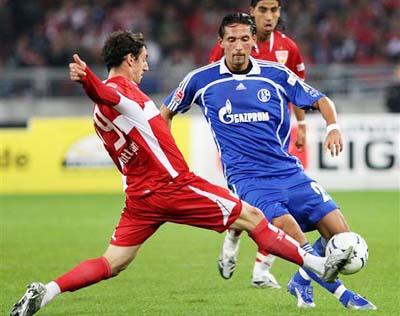 更多球迷融 更多球迷融